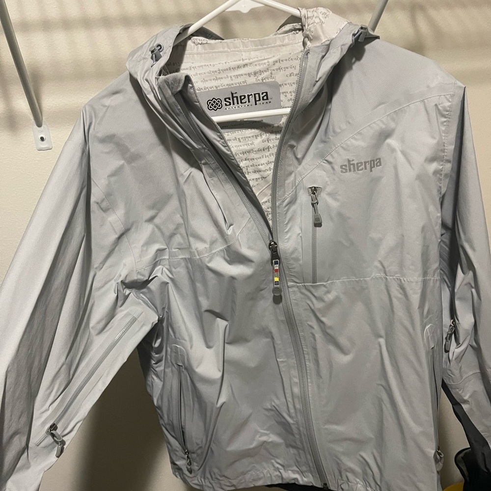 Sherpa women’s rain coat